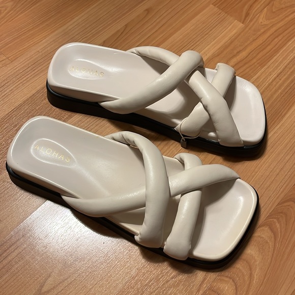 Brand new Alohas off-white leather slip-on criss cross sandals. Size 10. - Picture 5 of 10